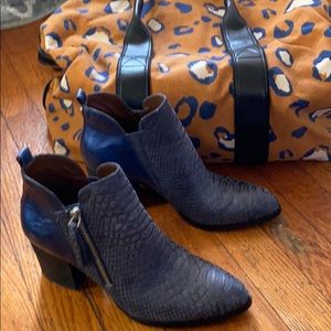 NWOT Donald Pliner booties